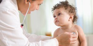 علائم، علت و درمان رفلاکس معده (GERD) در نوزادان